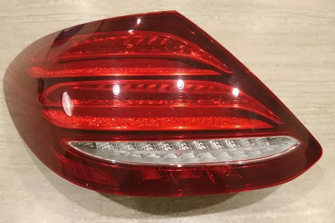 a2139068100   rear light l